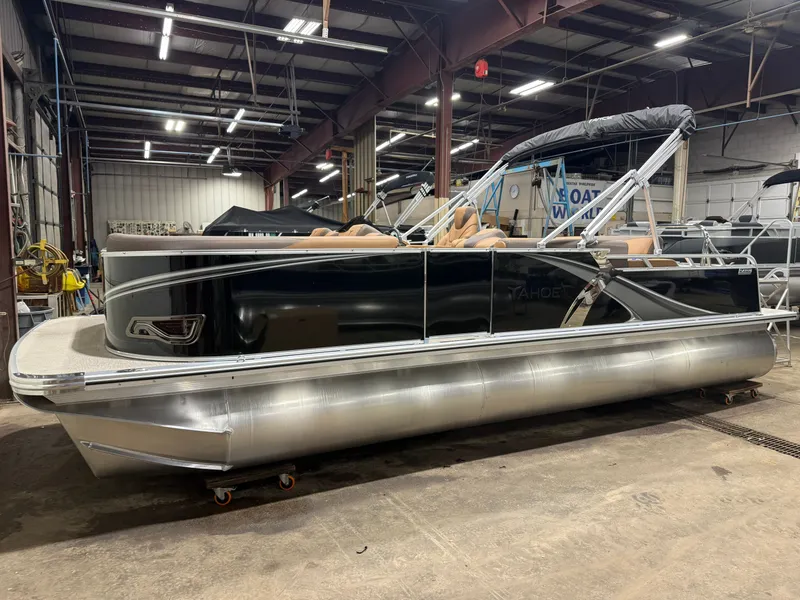 Slide: The Image of Tahoe LTZ 2385 Swingback (VRB) Tritoon & Honda 4-Stroke EFI 2026 - 41