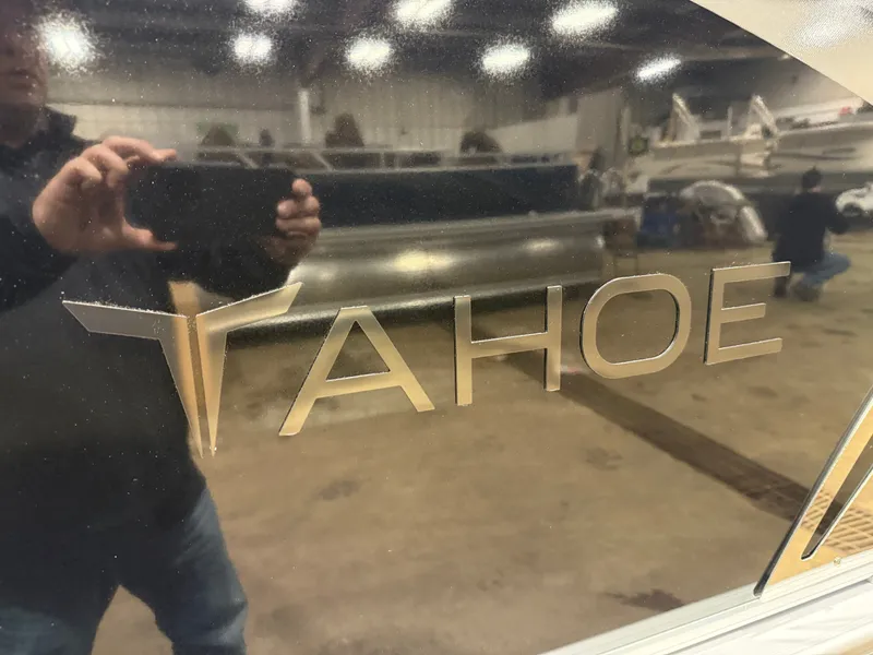 Slide: The Image of Tahoe LTZ 2385 Swingback (VRB) Tritoon & Honda 4-Stroke EFI 2026 - 42