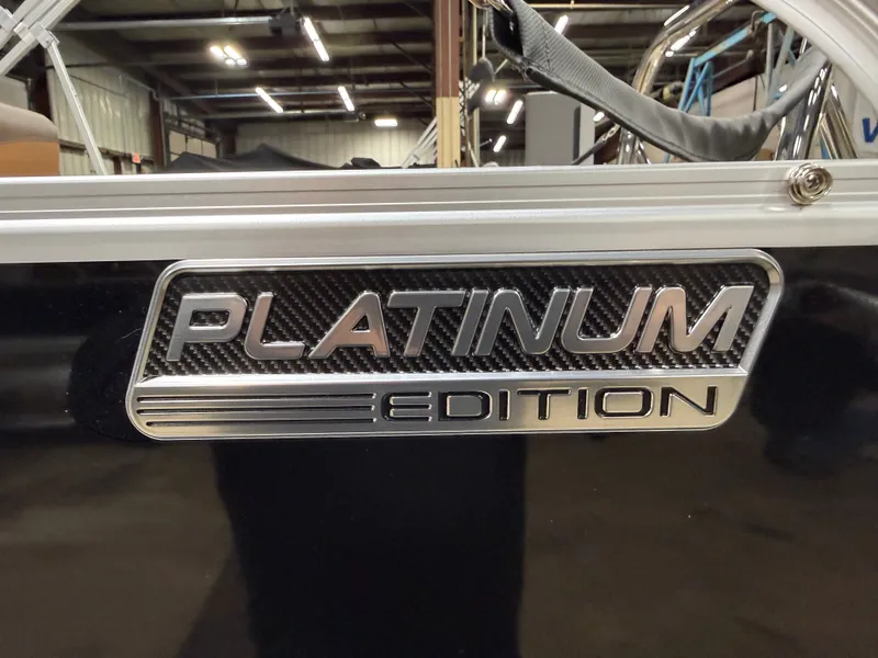 Slide: The Image of Tahoe LTZ 2385 Swingback (VRB) Tritoon & Honda 4-Stroke EFI 2026 - 43