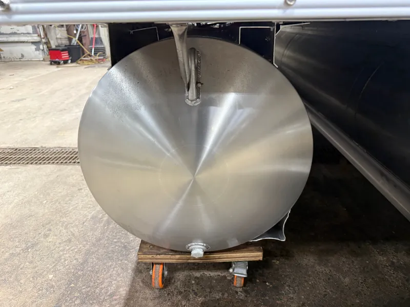 Slide: The Image of Tahoe LTZ 2385 Swingback (VRB) Tritoon & Honda 4-Stroke EFI 2026 - 44