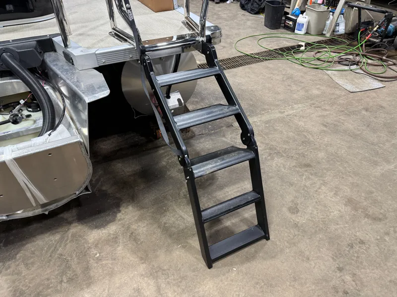 Slide: The Image of Tahoe LTZ 2385 Swingback (VRB) Tritoon & Honda 4-Stroke EFI 2026 - 49