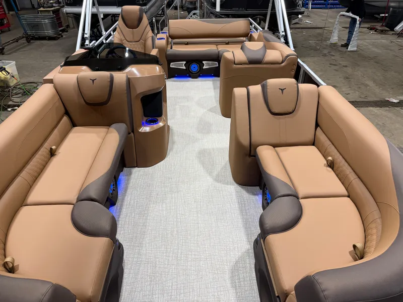 Slide: The Image of Tahoe LTZ 2385 Swingback (VRB) Tritoon & Honda 4-Stroke EFI 2026 - 6