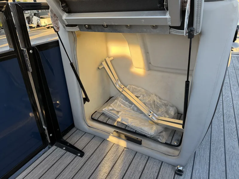 Slide: The Image of Ranger Reata 2300LS Tritoon 2020 - 10