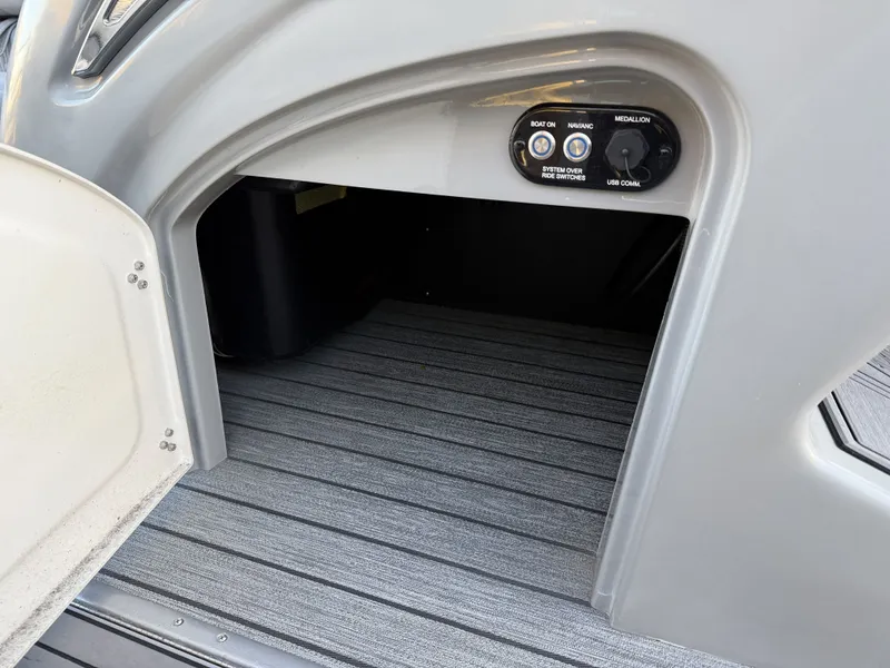 Slide: The Image of Ranger Reata 2300LS Tritoon 2020 - 11