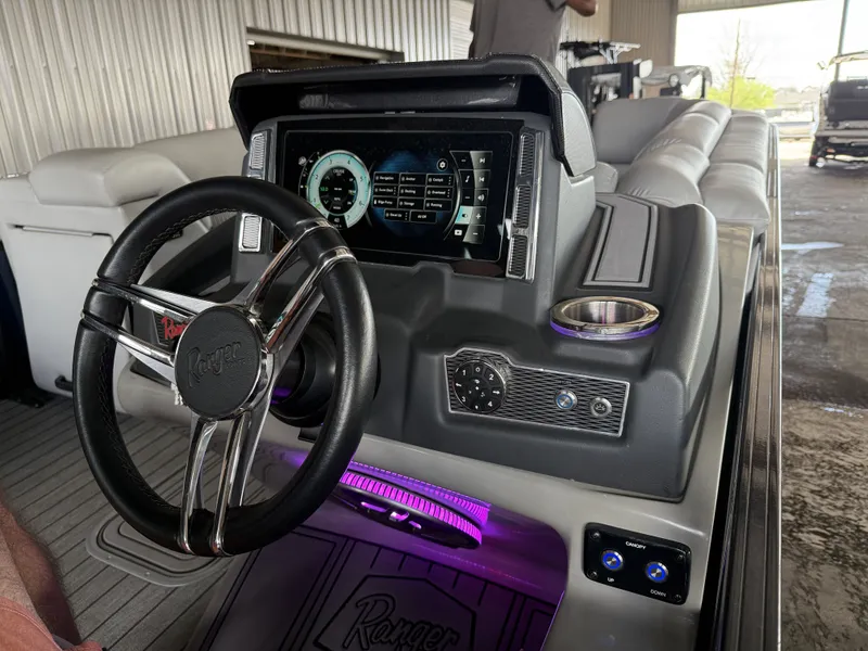 Slide: The Image of Ranger Reata 2300LS Tritoon 2020 - 12