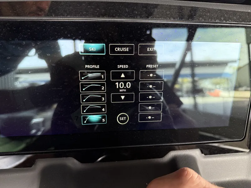 Slide: The Image of Ranger Reata 2300LS Tritoon 2020 - 13