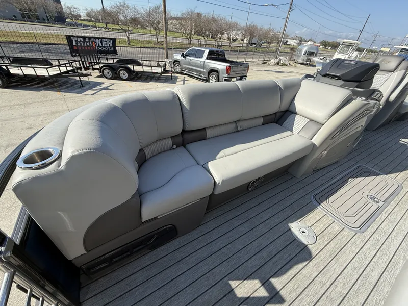 Slide: The Image of Ranger Reata 2300LS Tritoon 2020 - 20