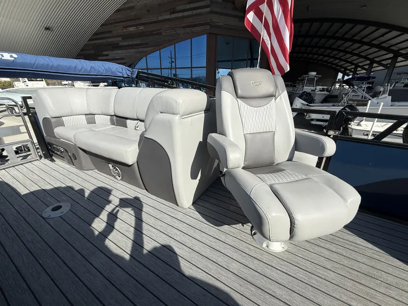 Slide: The Image of Ranger Reata 2300LS Tritoon 2020 - 6