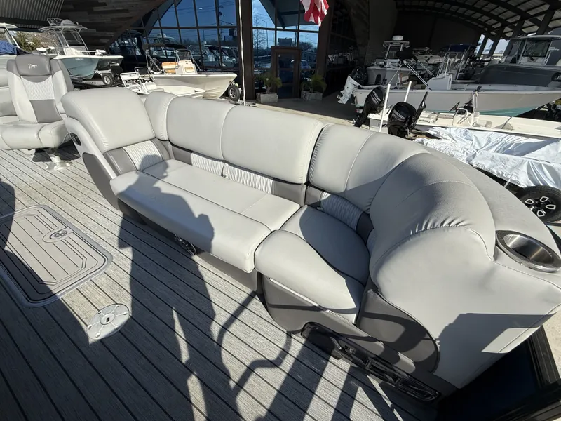 Slide: The Image of Ranger Reata 2300LS Tritoon 2020 - 7