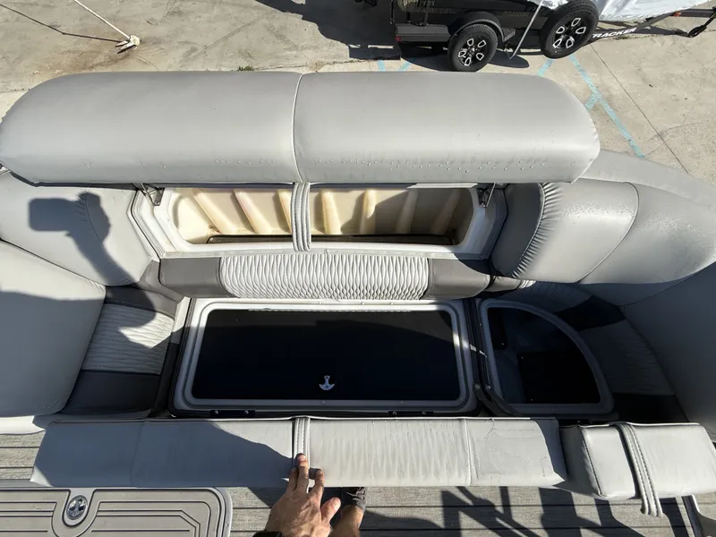 Slide: The Image of Ranger Reata 2300LS Tritoon 2020 - 8