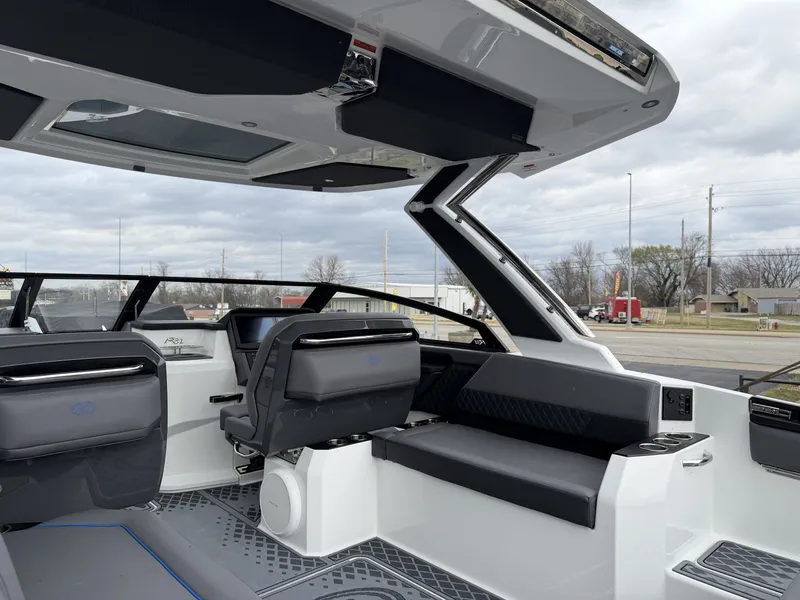 Slide: The Image of Cobalt R31 Surf 2026 - 14