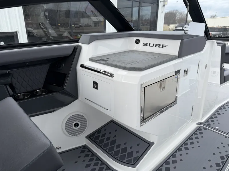 Slide: The Image of Cobalt R31 Surf 2026 - 20