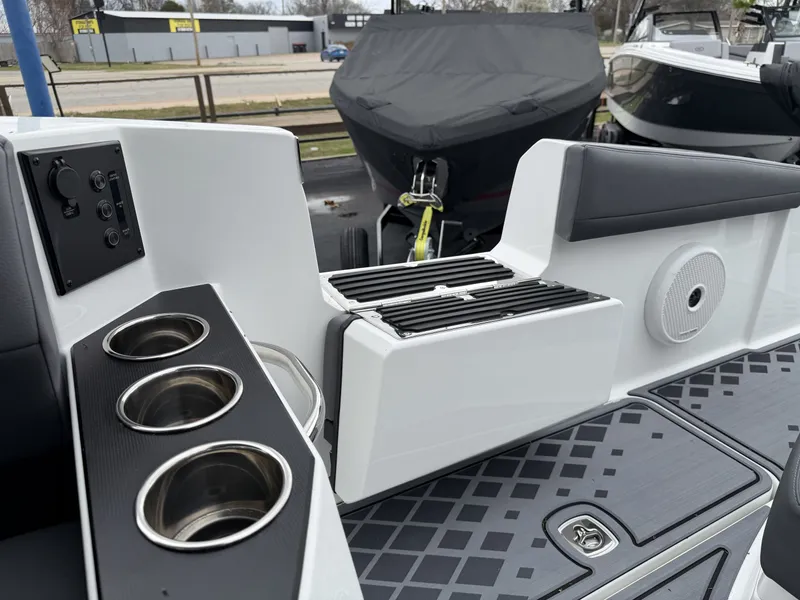 Slide: The Image of Cobalt R31 Surf 2026 - 30