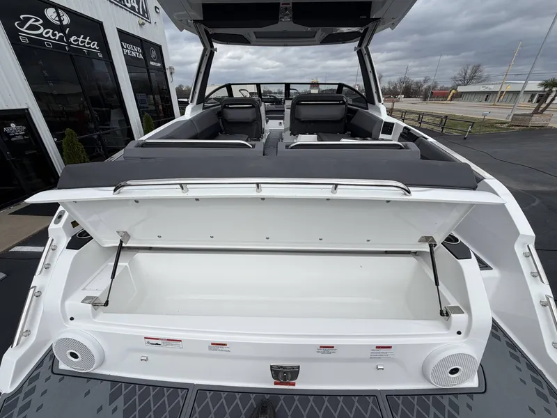 Slide: The Image of Cobalt R31 Surf 2026 - 32