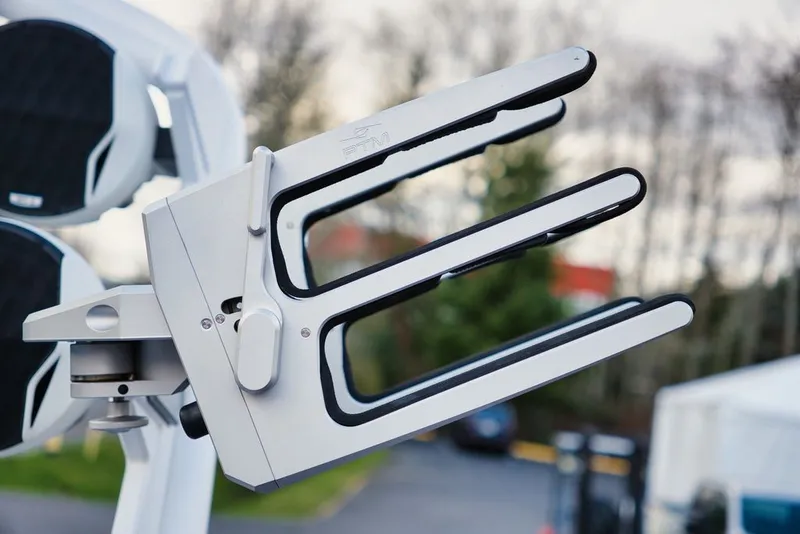 Slide: The Image of Malibu M220 2022 - 21