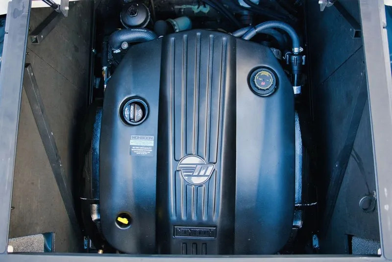 Slide: The Image of Malibu M220 2022 - 24