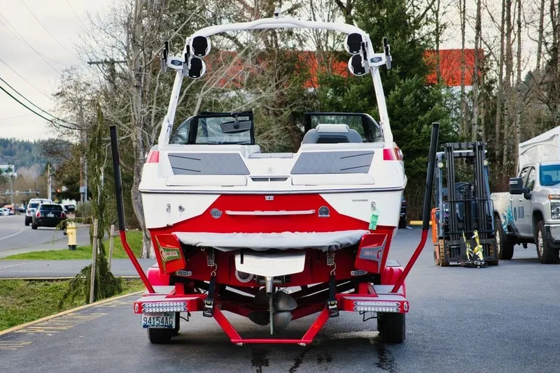 Slide: The Image of Malibu M220 2022 - 4