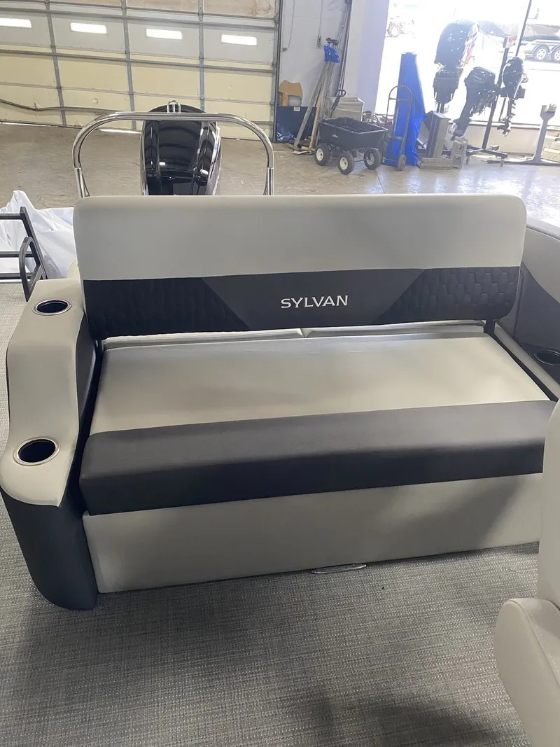 Slide: The Image of Sylvan R Series R22 CLZ DH 2026 - 12