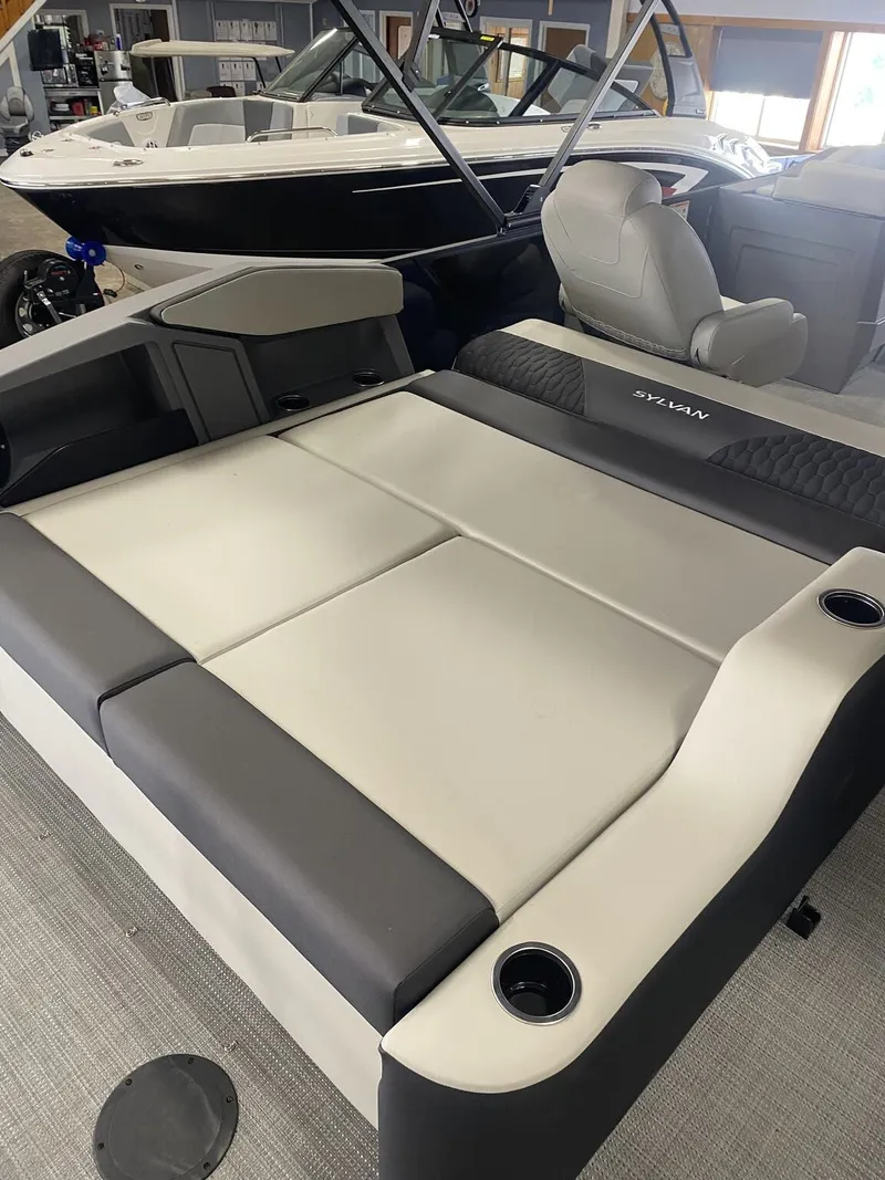 Slide: The Image of Sylvan R Series R22 CLZ DH 2026 - 13