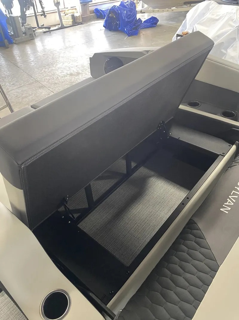 Slide: The Image of Sylvan R Series R22 CLZ DH 2026 - 15