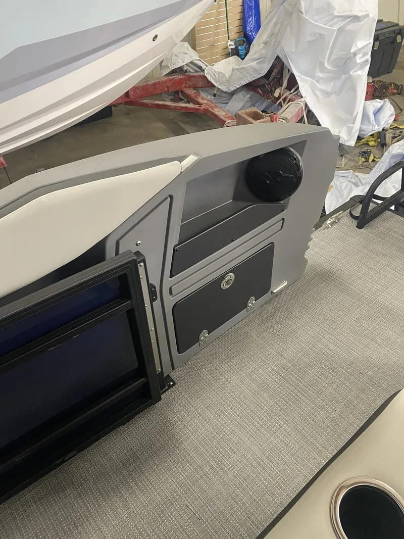 Slide: The Image of Sylvan R Series R22 CLZ DH 2026 - 16