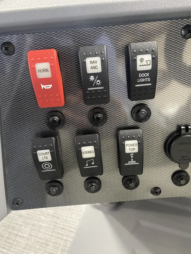 Slide: The Image of Sylvan R Series R22 CLZ DH 2026 - 19