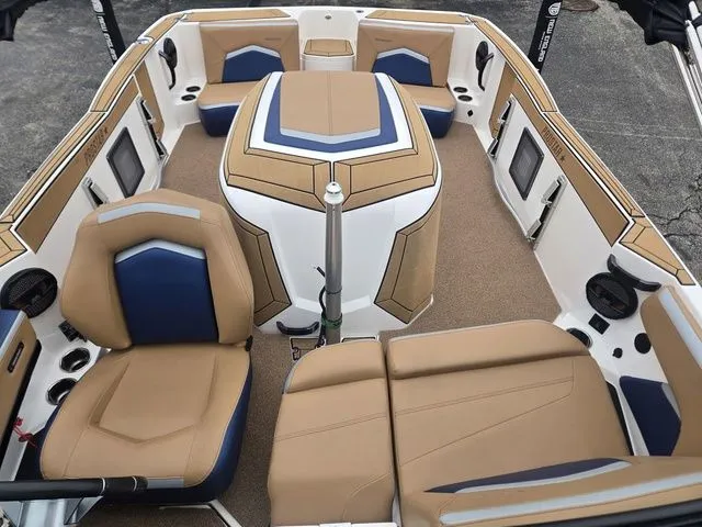 Slide: The Image of MasterCraft ProStar 2023 - 10