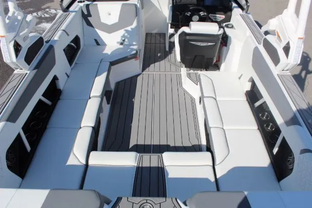 Slide: The Image of Nautique Super Air Nautique GS22 2026 - 12