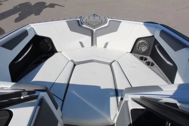 Slide: The Image of Nautique Super Air Nautique GS22 2026 - 15