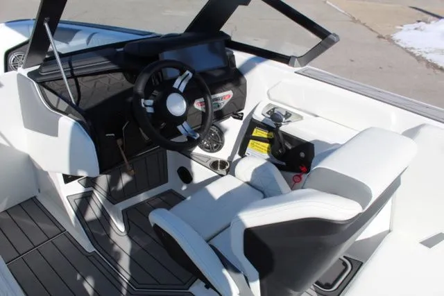 Slide: The Image of Nautique Super Air Nautique GS22 2026 - 18