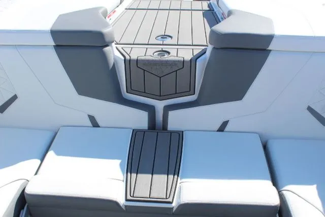 Slide: The Image of Nautique Super Air Nautique GS22 2026 - 24