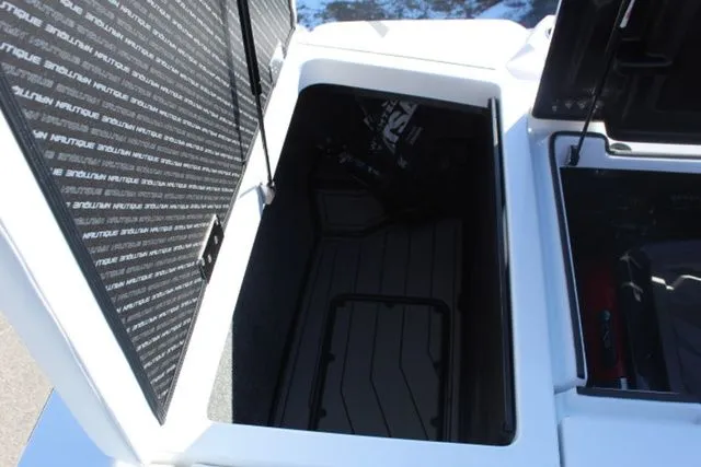 Slide: The Image of Nautique Super Air Nautique GS22 2026 - 31