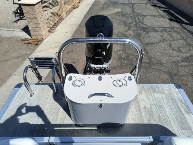 Slide: The Image of Tahoe LTZ Entertainer 25 FT 2025 - 15