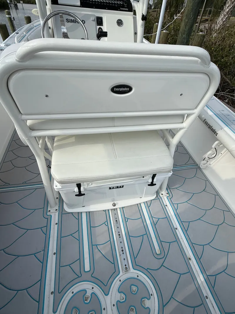 Slide: The Image of Everglades 243 Center Console 2016 - 12