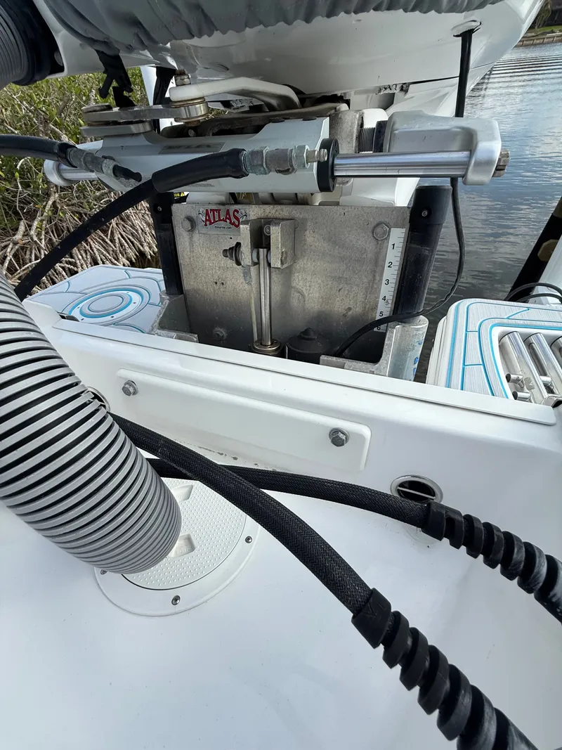 Slide: The Image of Everglades 243 Center Console 2016 - 15