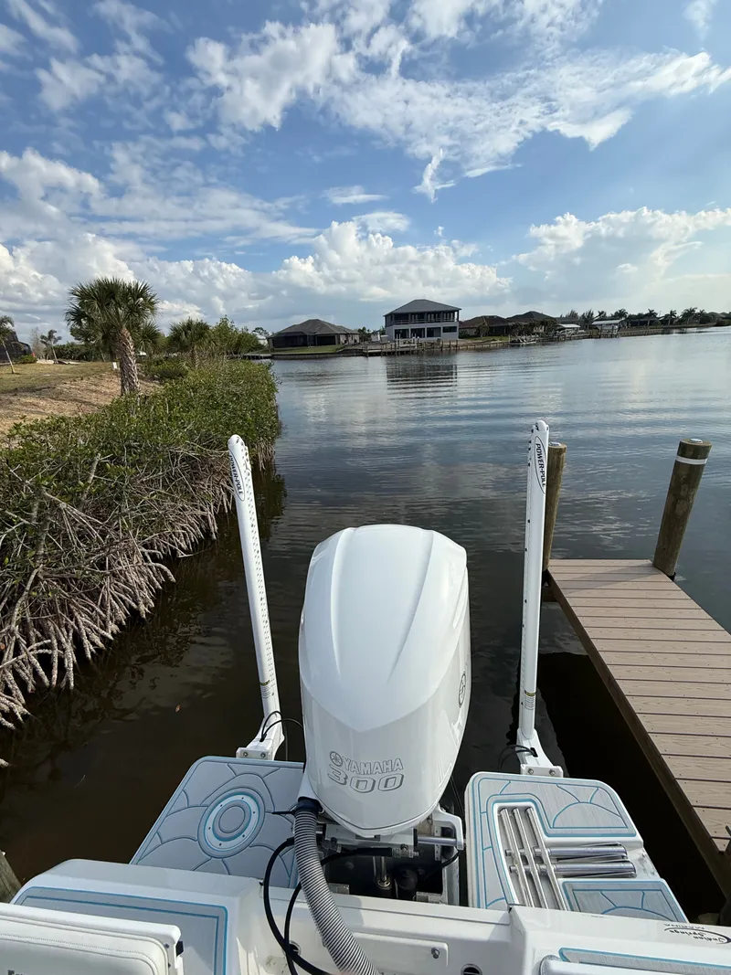 Slide: The Image of Everglades 243 Center Console 2016 - 16