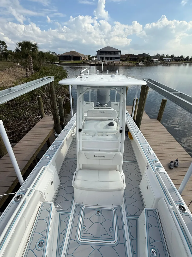 Slide: The Image of Everglades 243 Center Console 2016 - 6