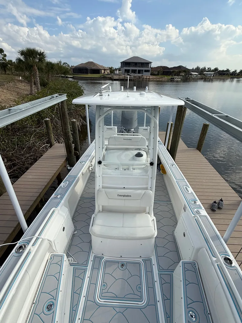 Slide: The Image of Everglades 243 Center Console 2016 - 7