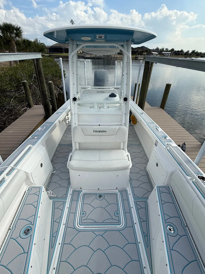 Slide: The Image of Everglades 243 Center Console 2016 - 8