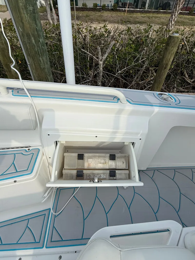 Slide: The Image of Everglades 243 Center Console 2016 - 9