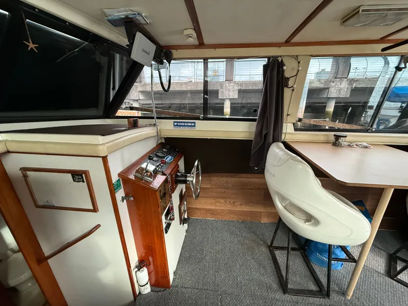 Slide: The Image of Mainship 34 Trawler 1978 - 4