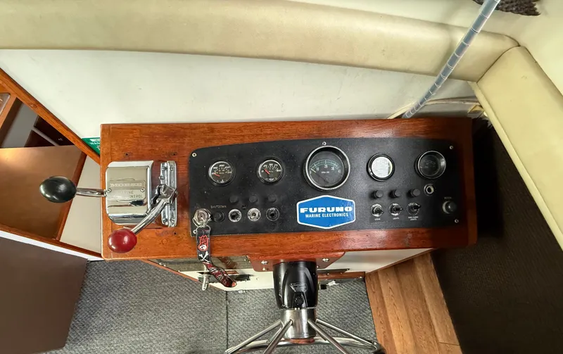 Slide: The Image of Mainship 34 Trawler 1978 - 8