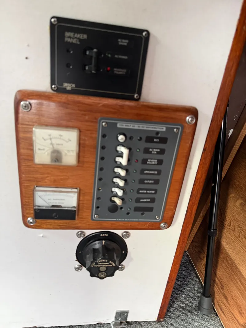 Slide: The Image of Mainship 34 Trawler 1978 - 9