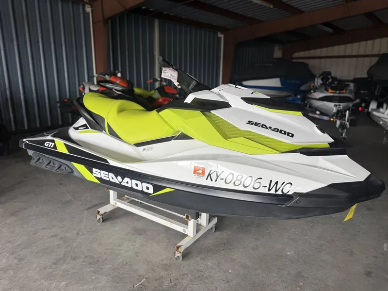 Slide: The Image of Sea-Doo GTI 90 2017 - 3