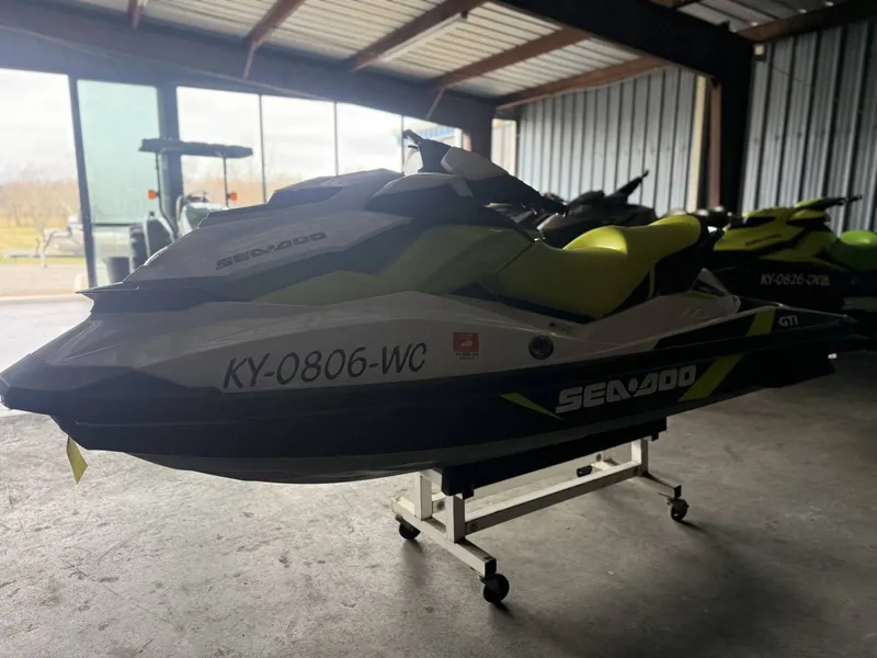 Slide: The Image of Sea-Doo GTI 90 2017 - 5