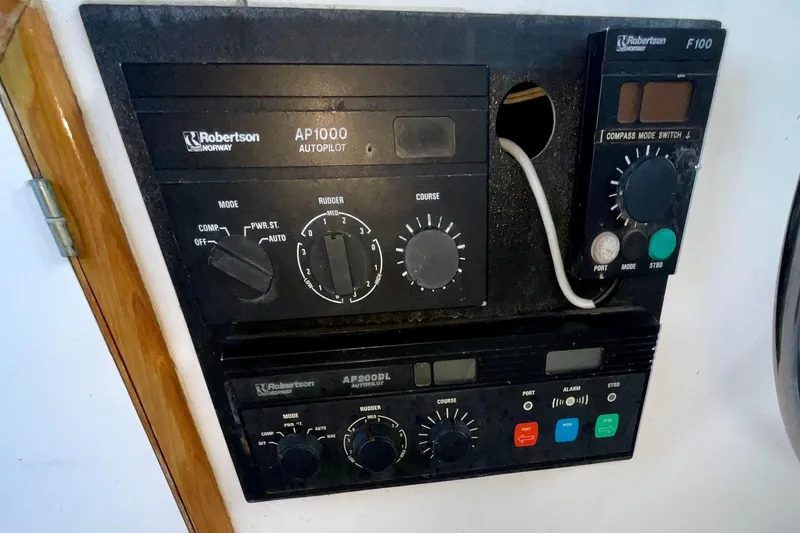 Slide: The Image of Control panel of a 1987 Lien Hwa 47 Cockpit Motor Yacht with Robertson autopilot system. - 25