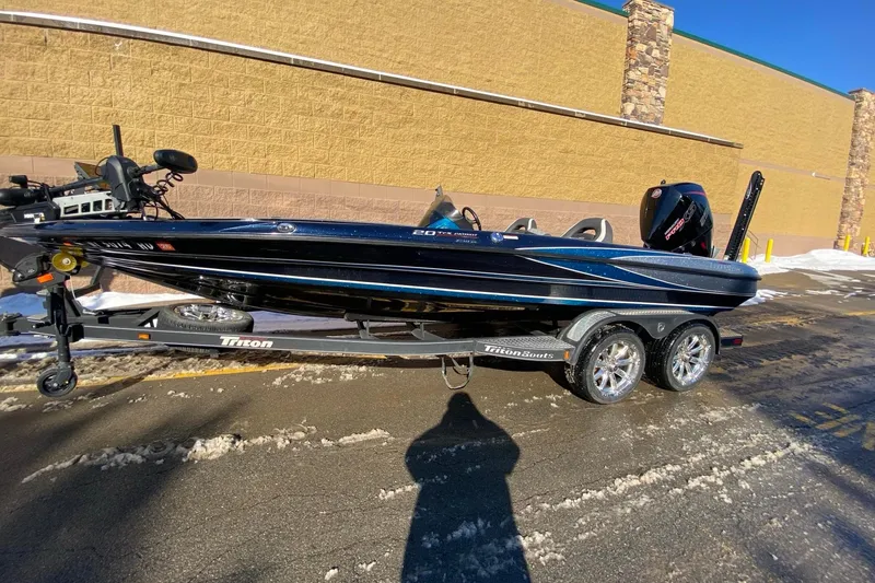 The Image of Triton 20 TrX Patriot 2020 - undefined