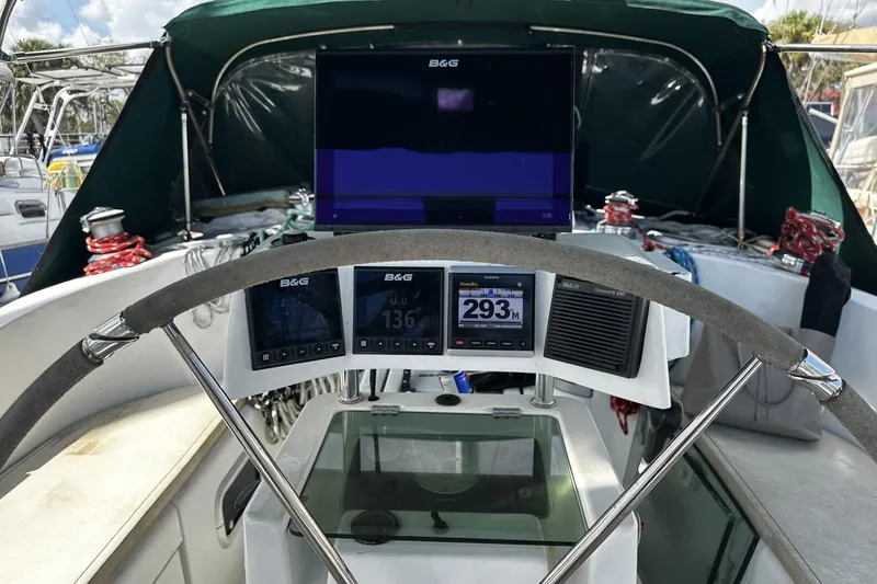 Slide: The Image of Cockpit of Beneteau Oceanis 400 yacht, 1994 model. - 9