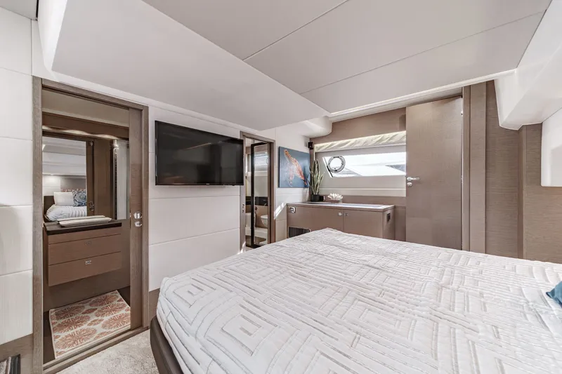 Slide: The Image of Luxurious cabin on a 2018 Prestige 560 yacht. - 30