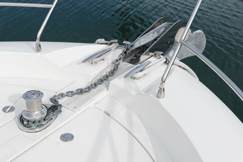 Slide: The Image of Anchor and chain on a 2018 Prestige 560 yacht. - 48
